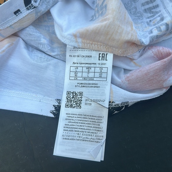 New GUESS T-shirt with multicolor print SZ L - Picture 4 of 8